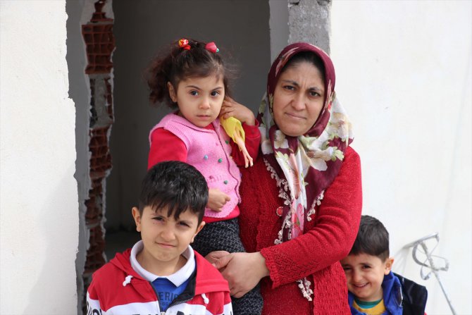 Mersin'de odunlukta yaşayan aile yardımlar sayesinde daireye kavuşacak