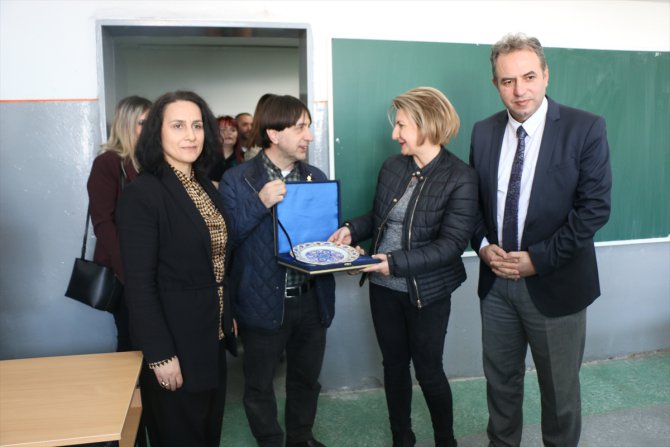 İHH, Kuzey Makedonya'daki liseye donanım desteği sağladı