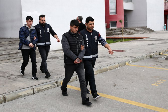 Adana'da 3 kişinin yaralandığı silahlı kavgaya karışan 8 zanlı tutuklandı