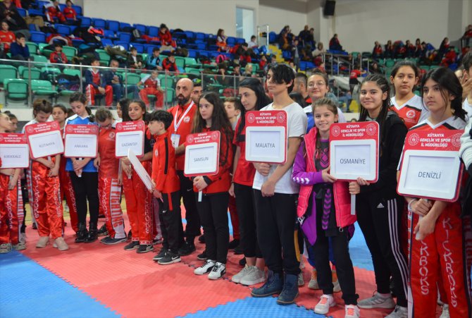 Okullar Arası Küçükler ve Yıldızlar Kick Boks Türkiye Birinciliği, Kütahya'da başladı