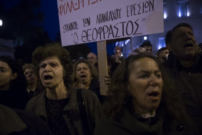 Atina'da "kapalı mülteci kampı" kararı protestosu