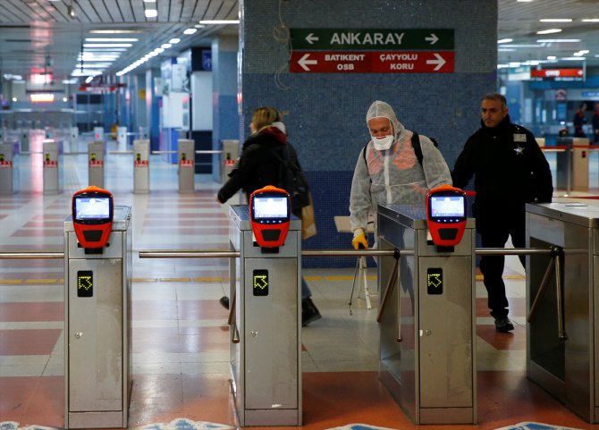 Başkentte metro ve Ankaray istasyonlarında "virüs" temizliği