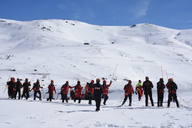 Erciyes Kayak Merkezi'nde çığ tatbikatı yapıldı