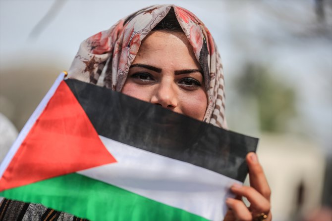 Gazzeli kadınlardan ABD'nin sözde barış planı karşıtı gösteri