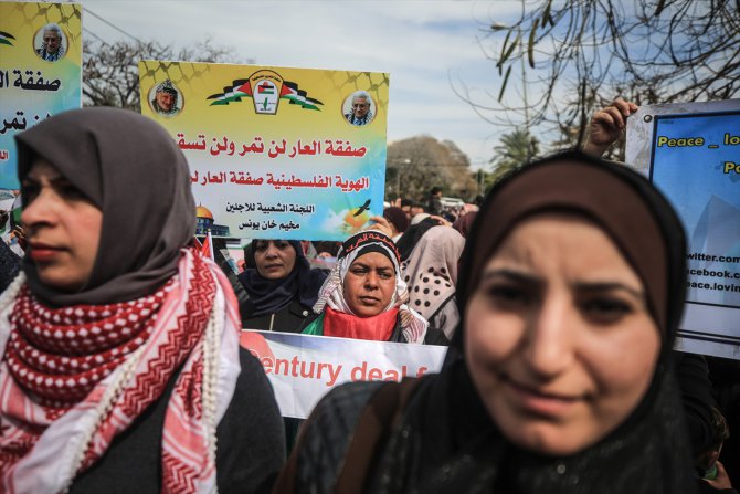 Gazzeli kadınlardan ABD'nin sözde barış planı karşıtı gösteri