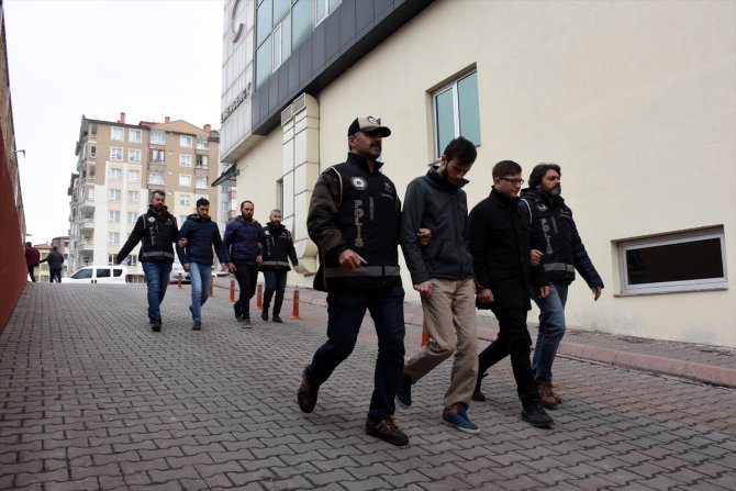 Kayseri'de FETÖ'nün TSK içindeki kripto yapılanmasına yönelik düzenlenen operasyon
