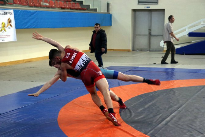 15 Yaş Altı Grekoromen Güreş Türkiye Şampiyonası Kayseri'de başladı