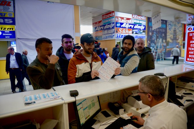 Avrupa'ya gitmek isteyen Eskişehir'deki düzensiz göçmenler otogara akın etti