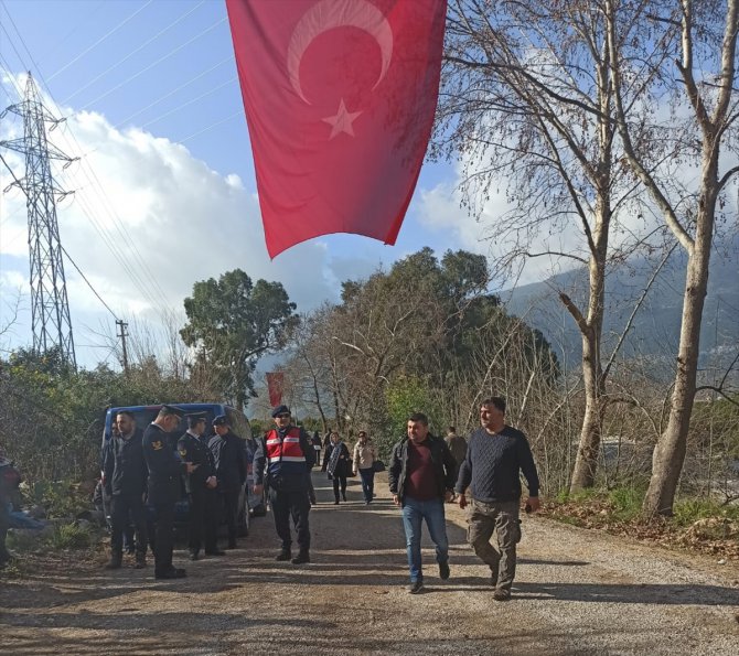 İdlib'de şehit olan Uzman Onbaşı Korkmaz'ın Antalya'daki ailesine acı haber verildi