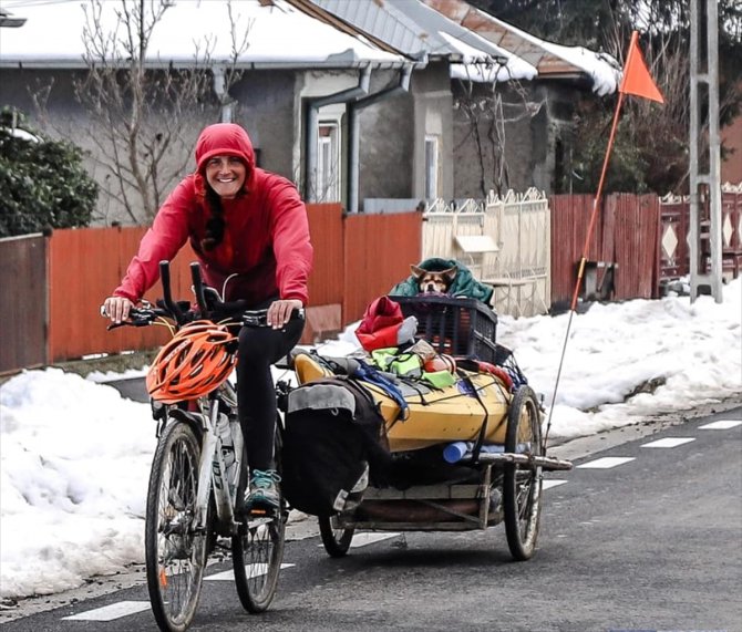Bisikletiyle Türkiye'ye gelen İsveçli kadın, Türklerin yardımseverliğine hayran kaldı