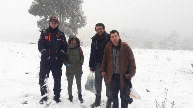 Denizli'de dağda mahsur kalan 3 kişiyi AFAD ekipleri kurtardı