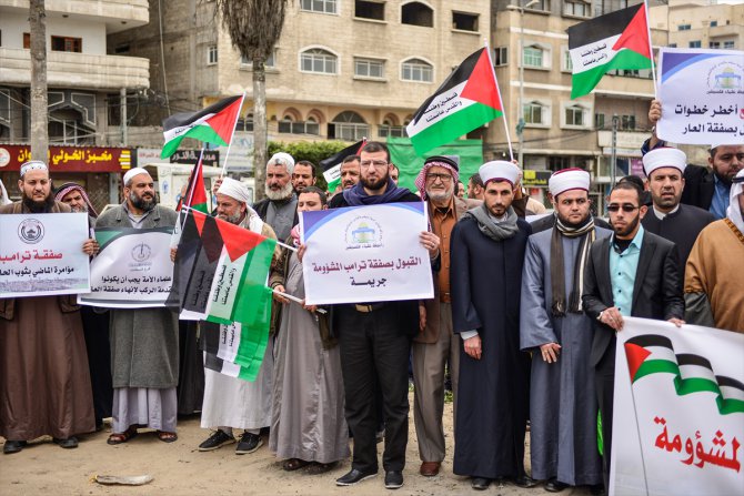Gazze'de Filistinli din adamları ABD'nin sözde barış planı protesto etti