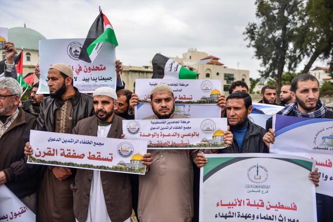 Gazze'de Filistinli din adamları ABD'nin sözde barış planı protesto etti