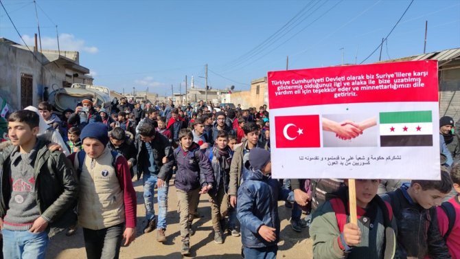 Suriye'nin Ahtarin beldesinde Türkiye'ye destek gösterisi