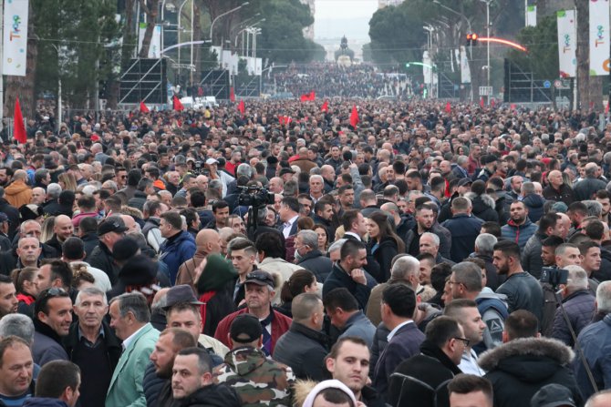 Arnavutluk'ta "Anayasa Mahkemesi krizine" ilişkin eylem