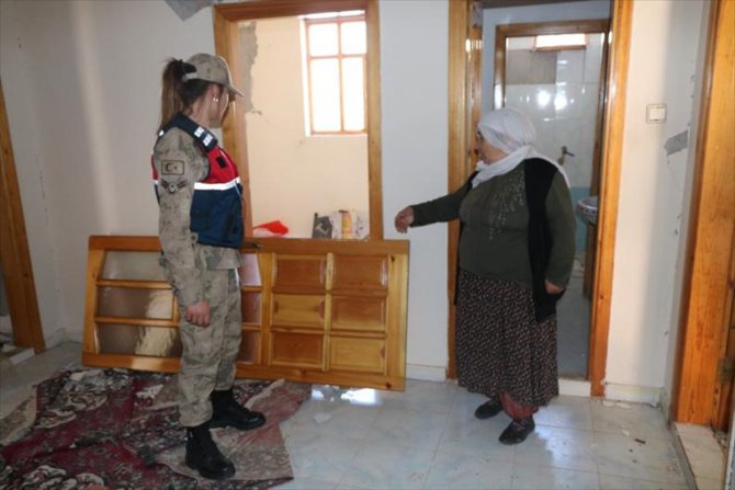 Malatya'da jandarma depremzedelere desteğini sürdürdü