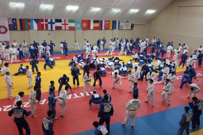 Ümit milli judoculardan Antalya'da ortak çalışma kampı