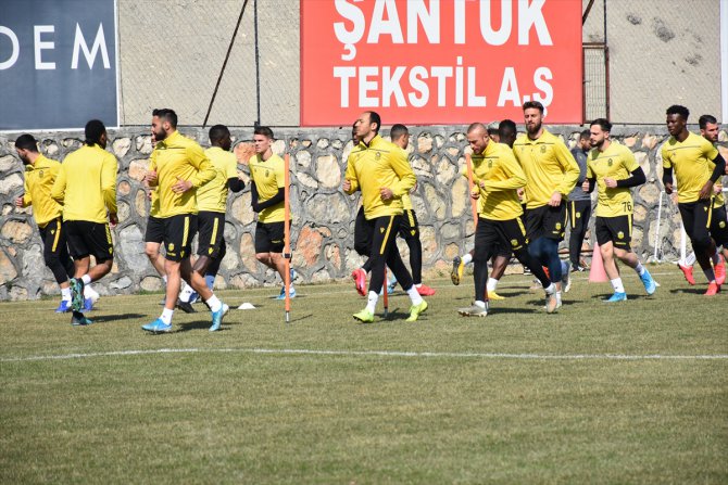 Yeni Malatyaspor, Hikmet Karaman yönetiminde ilk antrenmanına çıktı