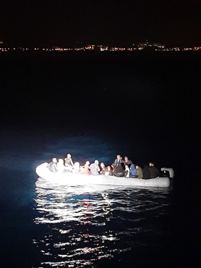 Yunanistan'dan geri itilen sığınmacıları Türk sahil güvenlik ekipleri kurtardı