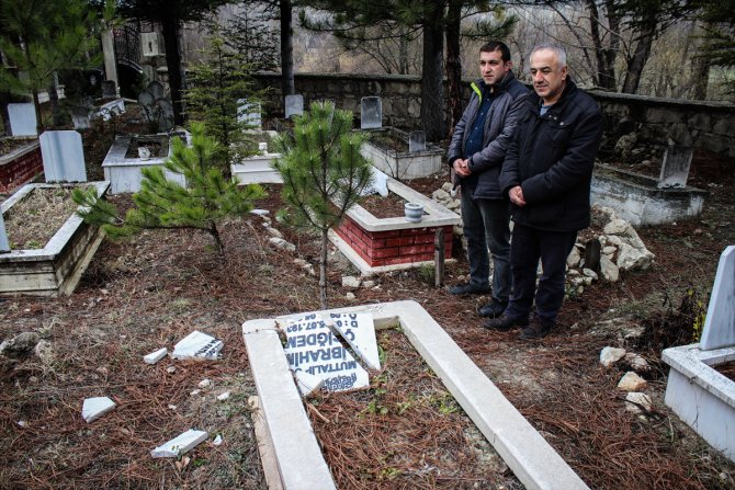 Kütahya'da mezar taşları tahrip edildi