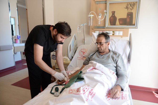 Mardin'de mesane kanseri hastaya yapay mesane yapıldı