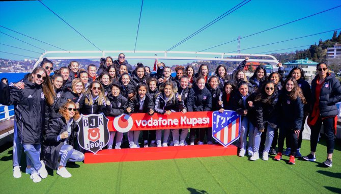 Beşiktaş ile Atletico Madrid'in kadın futbol takımları tekne turu yaptı
