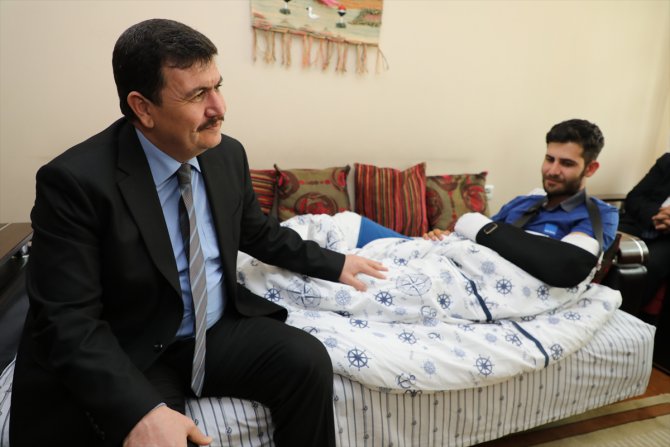 Erzincan Valisi Arslantaş İdlib'deki saldırıda yaralanan askeri ziyaret etti