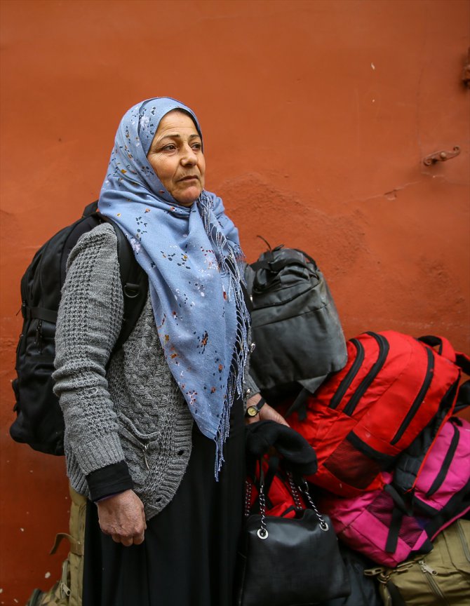 İzmir'de denizden yardım çağrısı yapan sığınmacılar kurtarıldı