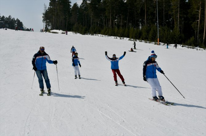 8 Mart Dünya Kadınlar Günü için Cıbıltepe'de kayak gösterisi yapıldı