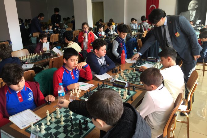 Depremzede çocuklar satranç turnuvasıyla moral depoladı
