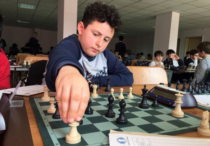 Depremzede çocuklar satranç turnuvasıyla moral depoladı