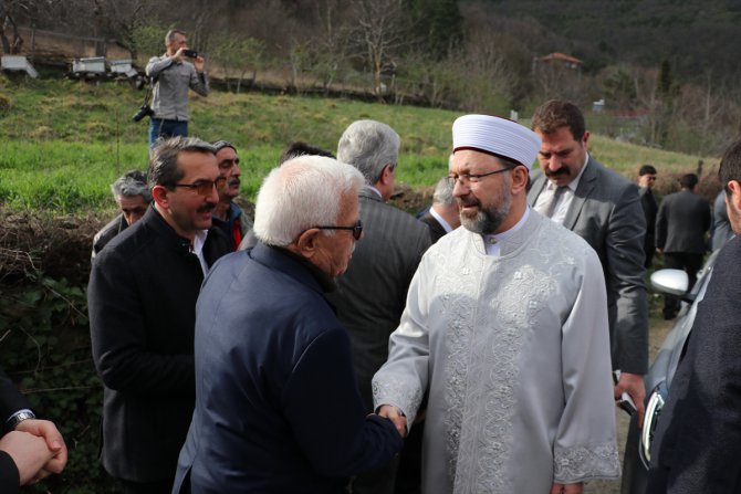 Diyanet İşleri Başkanı Erbaş, Kastamonu'da bir yakınının cenaze namazını kıldırdı