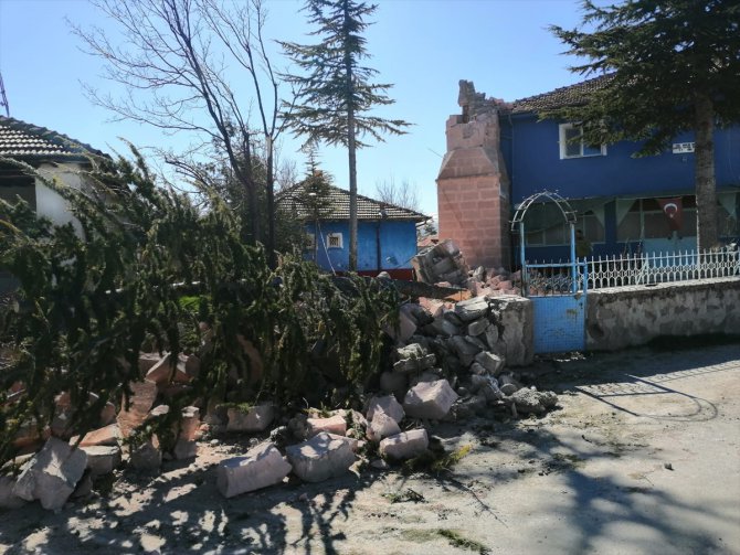 GÜNCELLEME - Konya'da fırtına hayatı olumsuz etkiledi