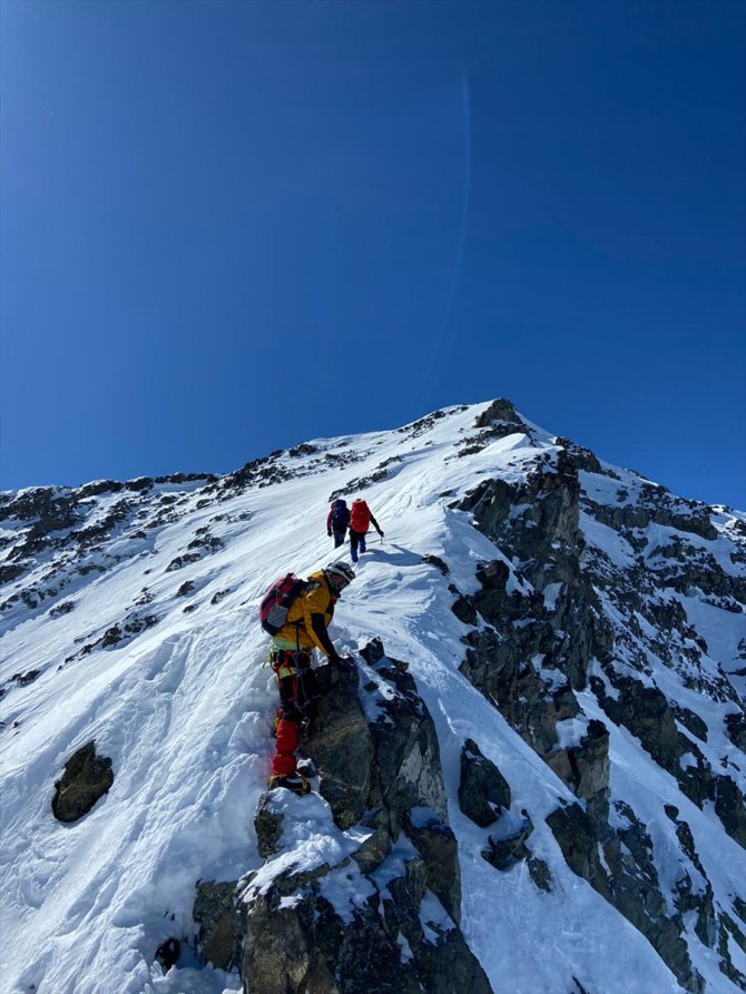 Doğu Karadenizli dağcılardan Kaçkar Dağı zirvesine zorlu tırmanış