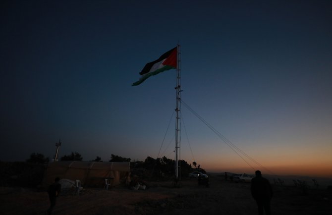 Filistinlilerin yasa dışı Yahudi yerleşim birimleriyle mücadelesi "El-Urme Tepesi'nde" devam ediyor