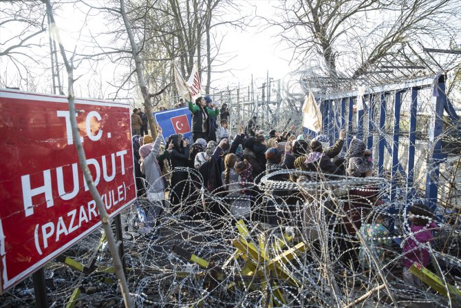 Sığınmacıların Avrupa sınırında bekleyişleri sürüyor