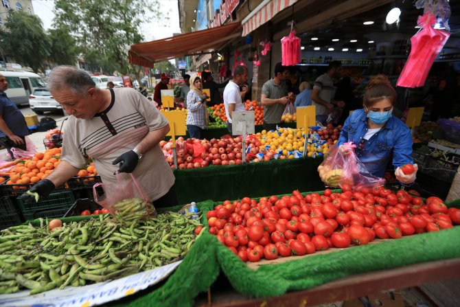 Bağdat'ta marketler "koronavirüs" akınına uğradı