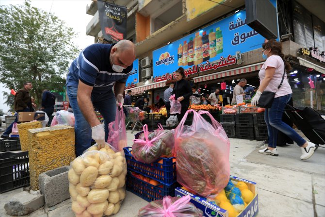 Bağdat'ta marketler "koronavirüs" akınına uğradı