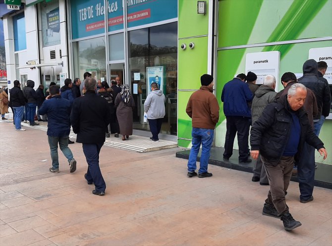 Karabük'te banka müşterilerine yönelik koronavirüs tedbirleri
