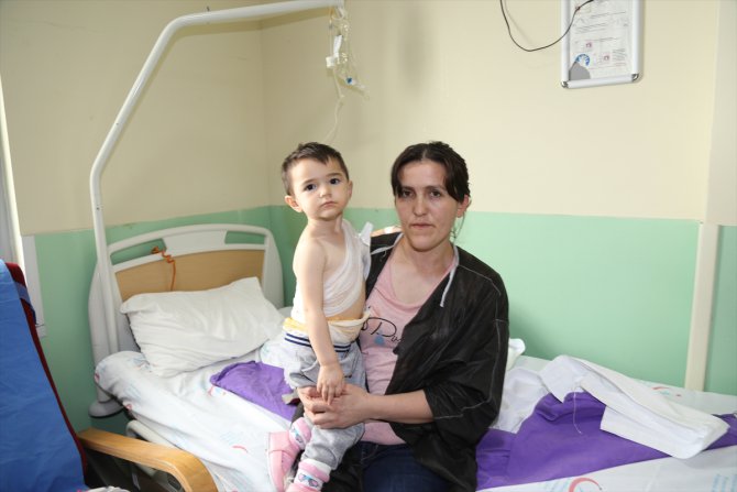 Annesinin alevlerin arasından kurtardığı minik Irmak Erzurum'da tedaviye alındı