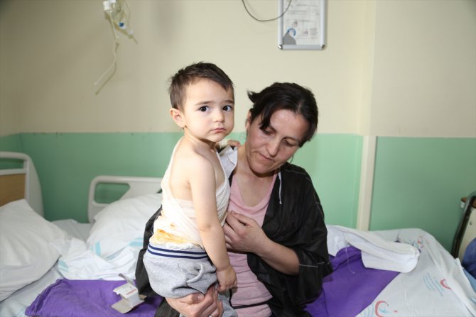Annesinin alevlerin arasından kurtardığı minik Irmak Erzurum'da tedaviye alındı
