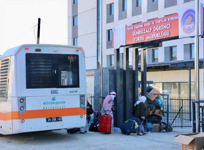 Eskişehir'de umreden dönen 275 kişi öğrenci yurduna yerleştirildi