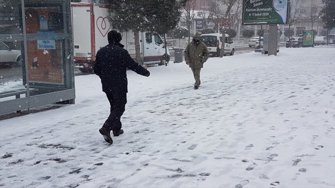 Kırşehir ve Niğde'de kar yağışı