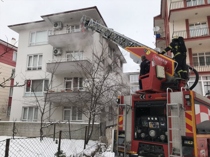 Kütahya'da bir dairede çıkan yangında mahsur kalan 7 kişi kurtarıldı