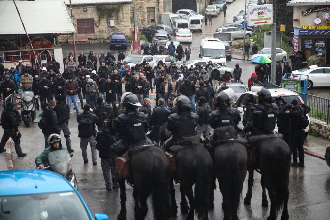 İsrail polisinden Filistinlilerin Mescid-i Aksa'ya ulaşımına engel