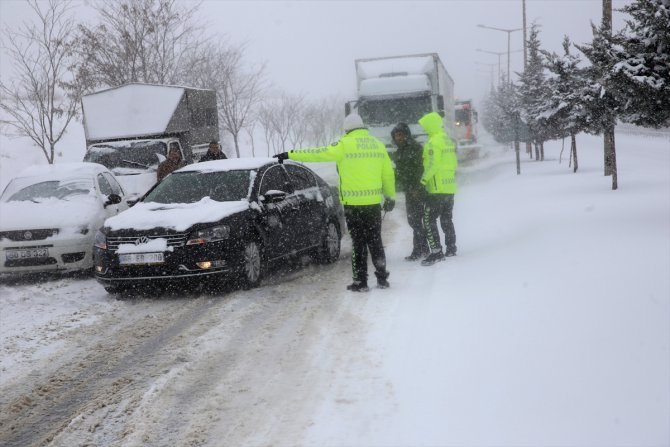 Nevşehir'de kar ve tipi çevre illerle ulaşımı olumsuz etkiledi