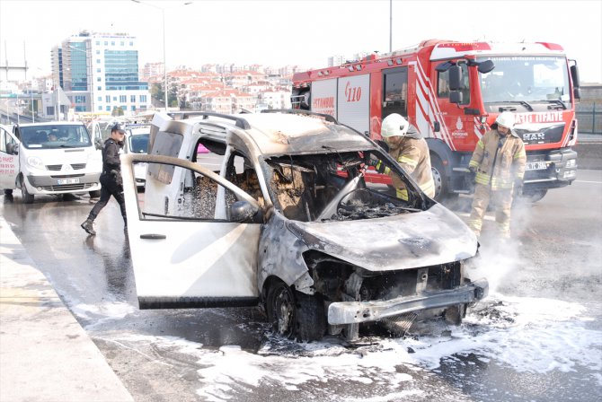 Üsküdar'da araç yangını