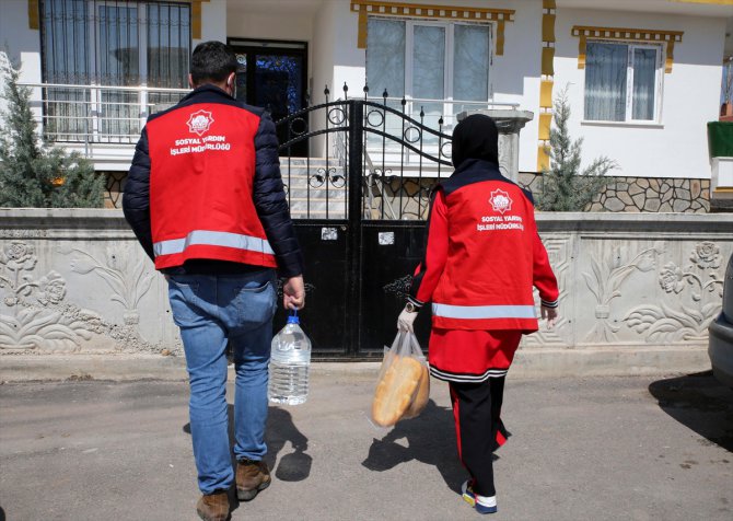 Aksaray Belediyesi 60 yaş ve üstündekilerin ihtiyaçlarını karşılıyor