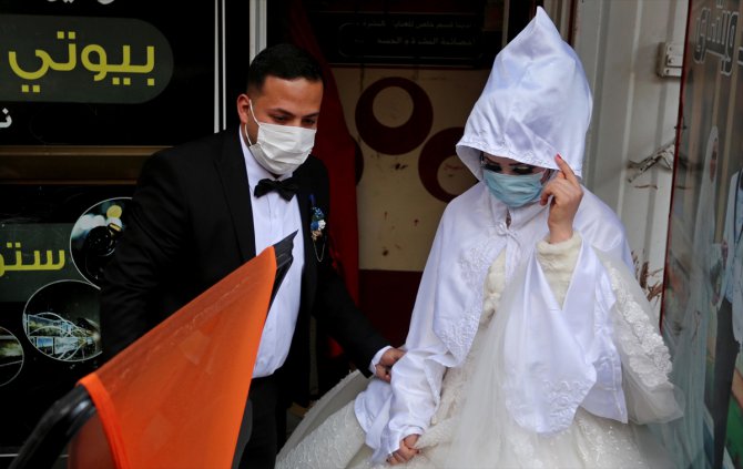 Gazze'deki düğünler koronavirüs engeline takılıyor