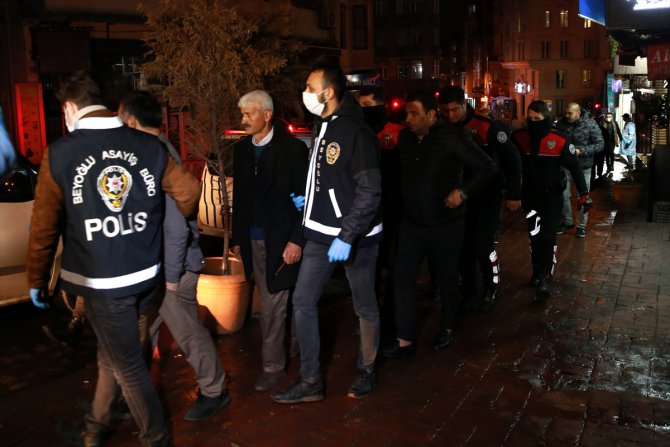Beyoğlu'nda iki dernekte toplanan 20 kişi gözaltına alındı